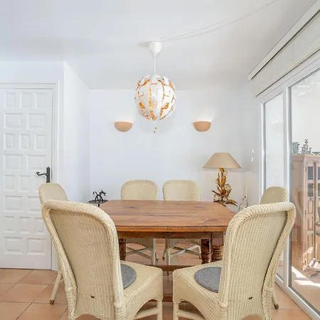 Holiday home 2027 Casa De Pescador Con 3 Habitaciones, Piscina Y Amarre By Homeselectspain *