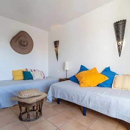 Holiday home 2027 Casa De Pescador Con 3 Habitaciones, Piscina Y Amarre By Homeselectspain Empuriabrava