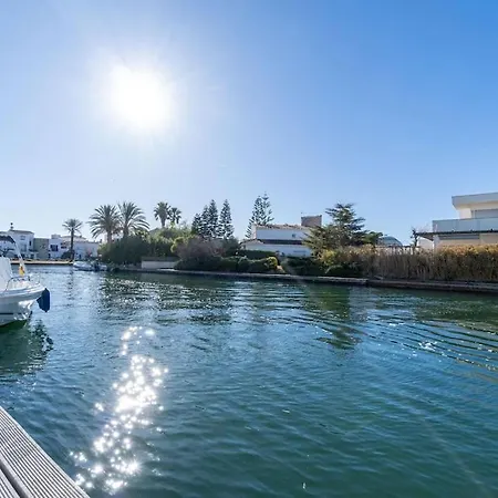 2027 Casa De Pescador Con 3 Habitaciones, Piscina Y Amarre By Homeselectspain Empuriabrava
