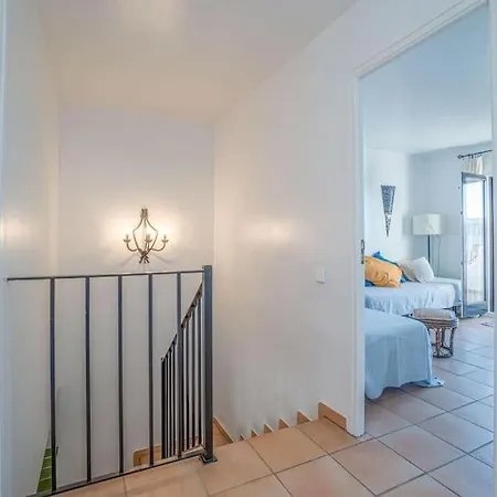 Holiday home 2027 Casa De Pescador Con 3 Habitaciones, Piscina Y Amarre By Homeselectspain Empuriabrava