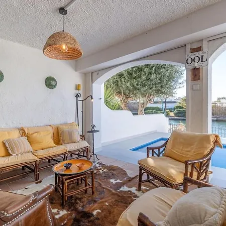 2027 Casa De Pescador Con 3 Habitaciones, Piscina Y Amarre By Homeselectspain Holiday home Empuriabrava