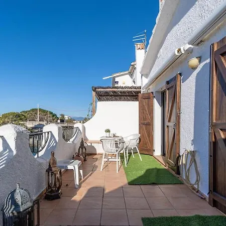 2027 Casa De Pescador Con 3 Habitaciones, Piscina Y Amarre By Homeselectspain エンプリアブラバ
