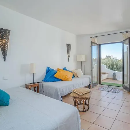 Holiday home 2027 Casa De Pescador Con 3 Habitaciones, Piscina Y Amarre By Homeselectspain *